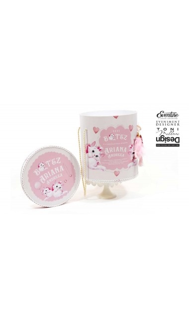 Trusou de botez roz brodat inspirat din desenul animat Pisicile Aristocrate cu pisica Marie 21